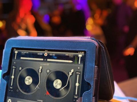 ein iPad mit einer DJ-Software