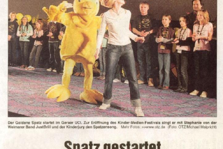 Zeitungsausschnitt aus Gera von der Eröffnung des "Goldenen Spatz" mit dem Spatzensong von uns